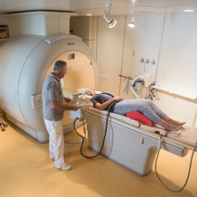 Om Te Bepalen Of Vertebroplastiek De Geschikte Behandeling Voor U Is, Maken We Eerst Een MRI Scan.