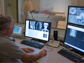 MRI scan schermen