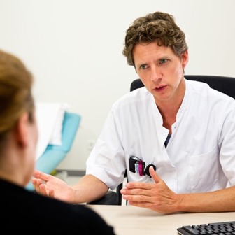 Arend Aalbers in gesprek (anuskanker, darmkanker)