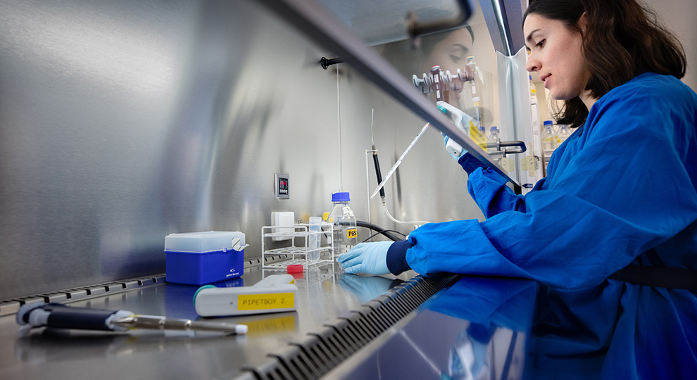 Fundamenteel onderzoek laboratorium vrouw