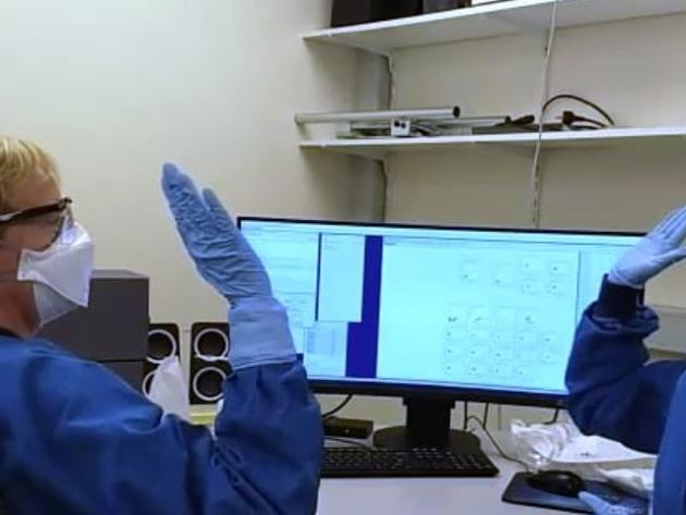 High Five Pia Anastasia Coronaonderzoek