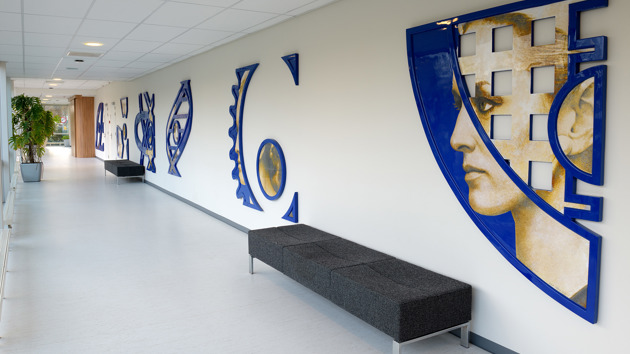 Marthe Roling Blauwe Wandreliëfs RT