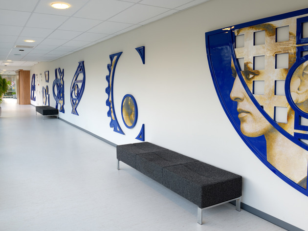 Marthe Roling Blauwe Wandreliëfs RT