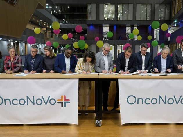 231107 Ondertekening Onconovo+